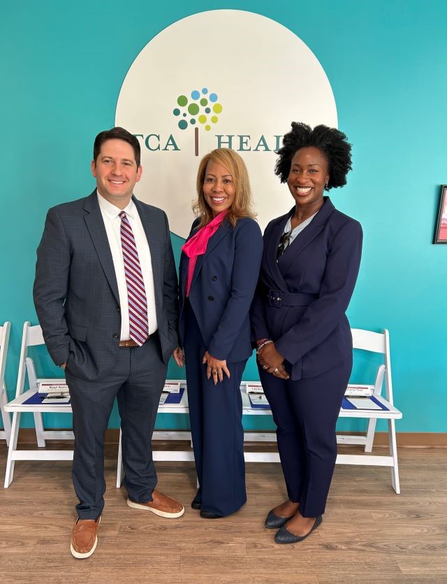 Group photo of HRSA Deputy Administrator Jordan Grossman, U.S. Representative Robin Kelly, and BPHC Deputy Associate Administrator Onyekachukwu Anaedozie.